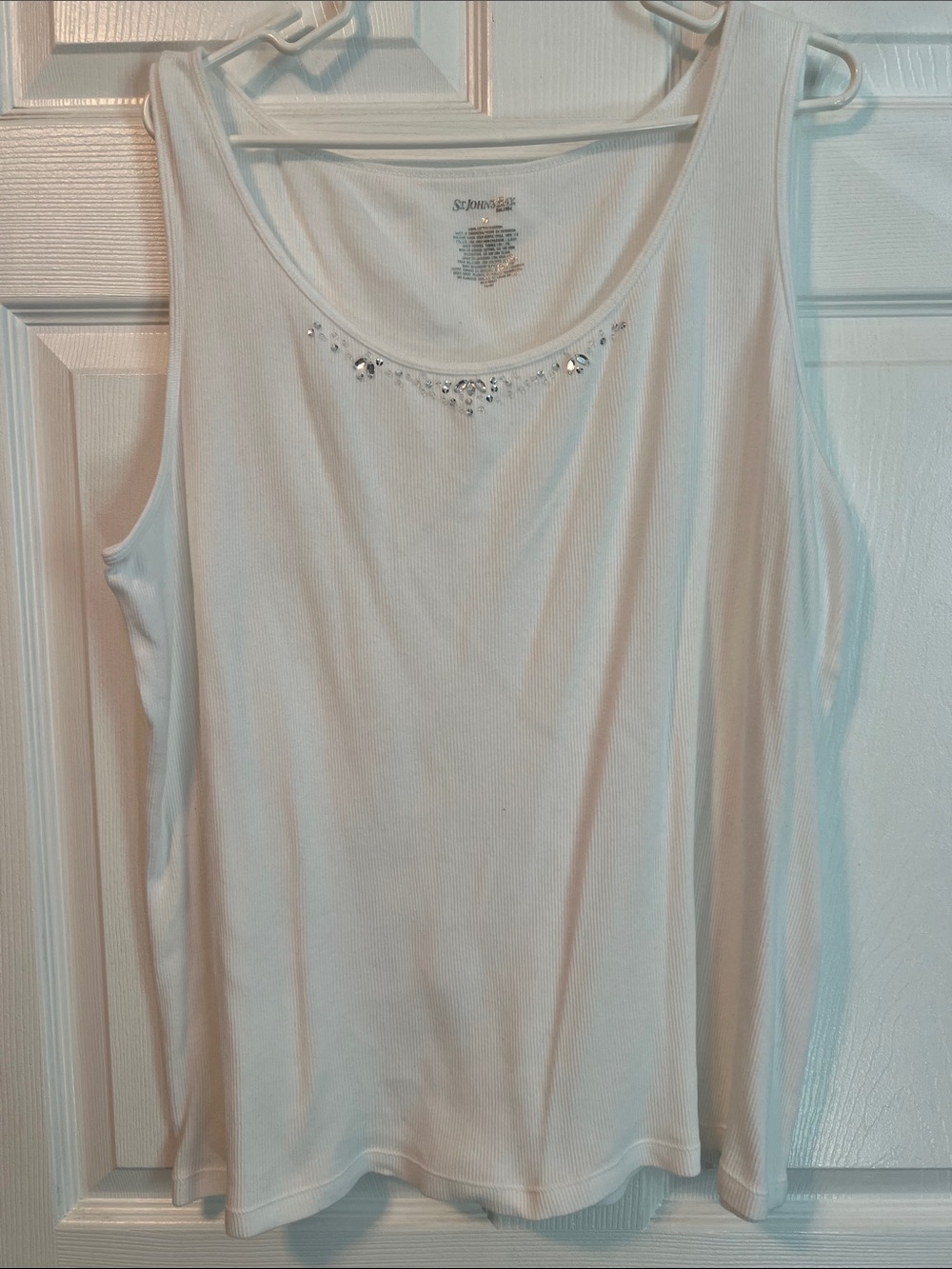 Women’s 2x White Rhinestone Scoop Neck Tank